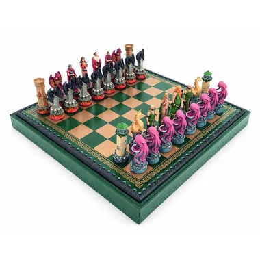 Fantasy Water VS Vuur schaakspel van hars op groen-gouden schaakbord