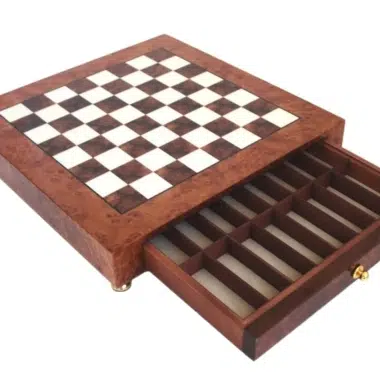 Alternative view of Schaakbord op Voet van Heidehout met Opbergla