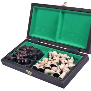 Alternative view of Kleine houten schaakstukken en opvouwbaar alfanumeriek houten schaakbord