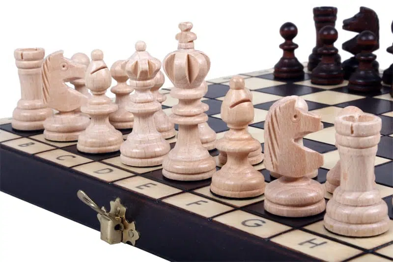 Kleine houten schaakstukken en opvouwbaar alfanumeriek houten schaakbord - Afbeelding 6