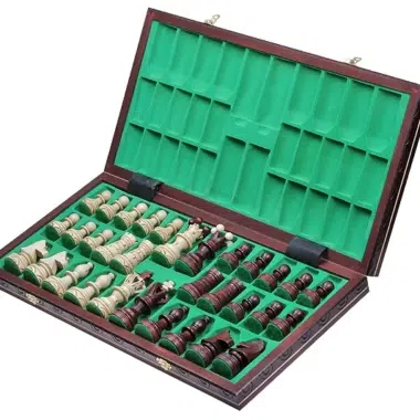 Alternative view of Grote Decoratieve Houten Schaakstukken met Opvouwbaar Schaakbord met Opbergruimte