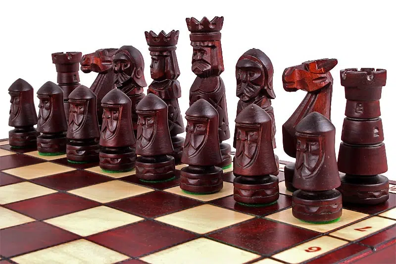 Groot Opvouwbaar Houten Schaakbord met Handgesneden Schaakstukken - Afbeelding 3