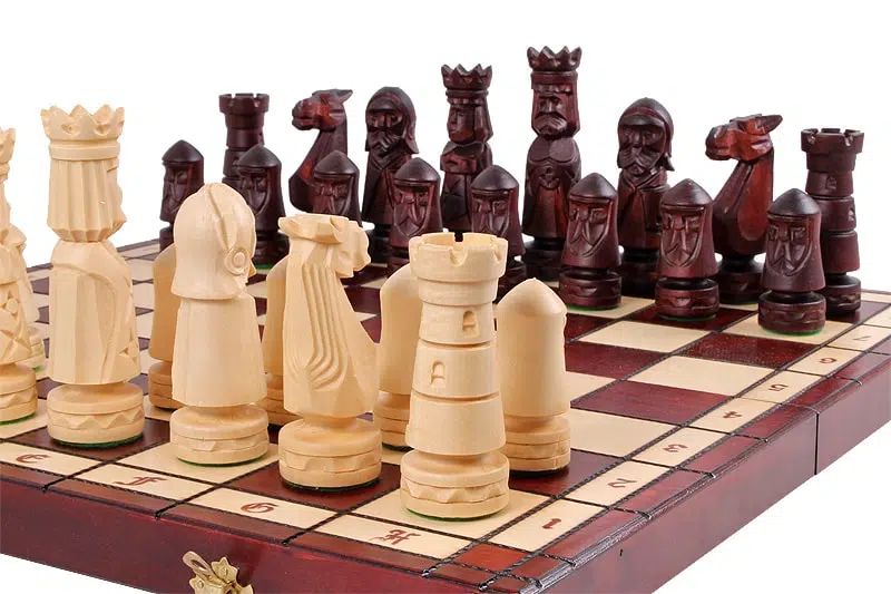 Groot Opvouwbaar Houten Schaakbord met Handgesneden Schaakstukken - Afbeelding 7