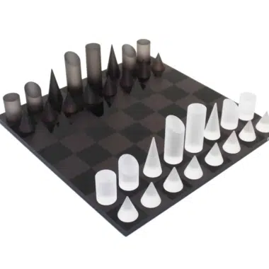 Modern conisch schaakspel grijs en wit van plexiglas met opbergkist