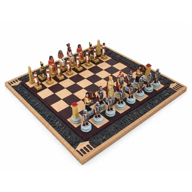Schaakspel van hars Romeins vs Egyptisch op versierd schaakbord