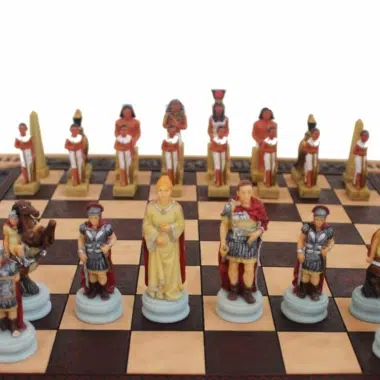 Alternative view of Schaakspel van Kunsthars Romeinen vs Egyptenaren met Versierd Kunsthars Schaakbord