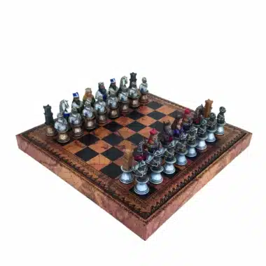 Set Middeleeuwse Buste IV Schaakbord met Opbergruimte in Kunstleer & Schaakspel in Handgeschilderde Hars