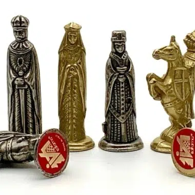 Alternative view of Middeleeuwse Metalen Figuren & Schaakbord met Opbergruimte in Kunstleer