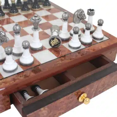 Alternative view of Staunton Schaakstukken Zwart en Wit met Schaakbord op Voet en Opbergla in Hout
