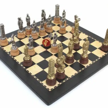 Alternative view of Schaakspel Romeinen vs Barbaren met Houten Schaakbord