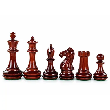 Rode stukken van padoekhout, close-up van dame, loper, paard en toren