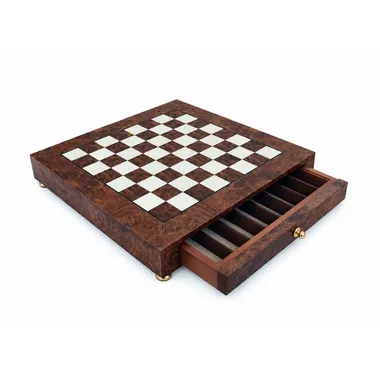 Schaakbord op houten voet met geopende opbergkist, schuine weergave