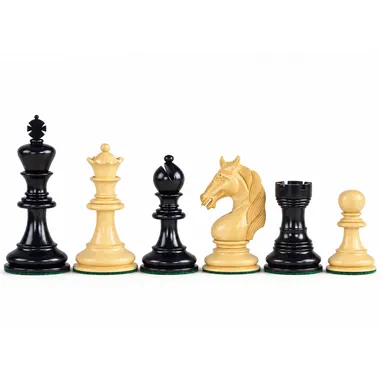 Schaakstukken Eenhoorn, detail van dame, loper, paard en toren in licht buxushout