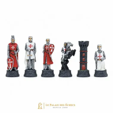 Pièces d'échecs Templiers vue d'ensemble, roi, dame, tour et cavalier