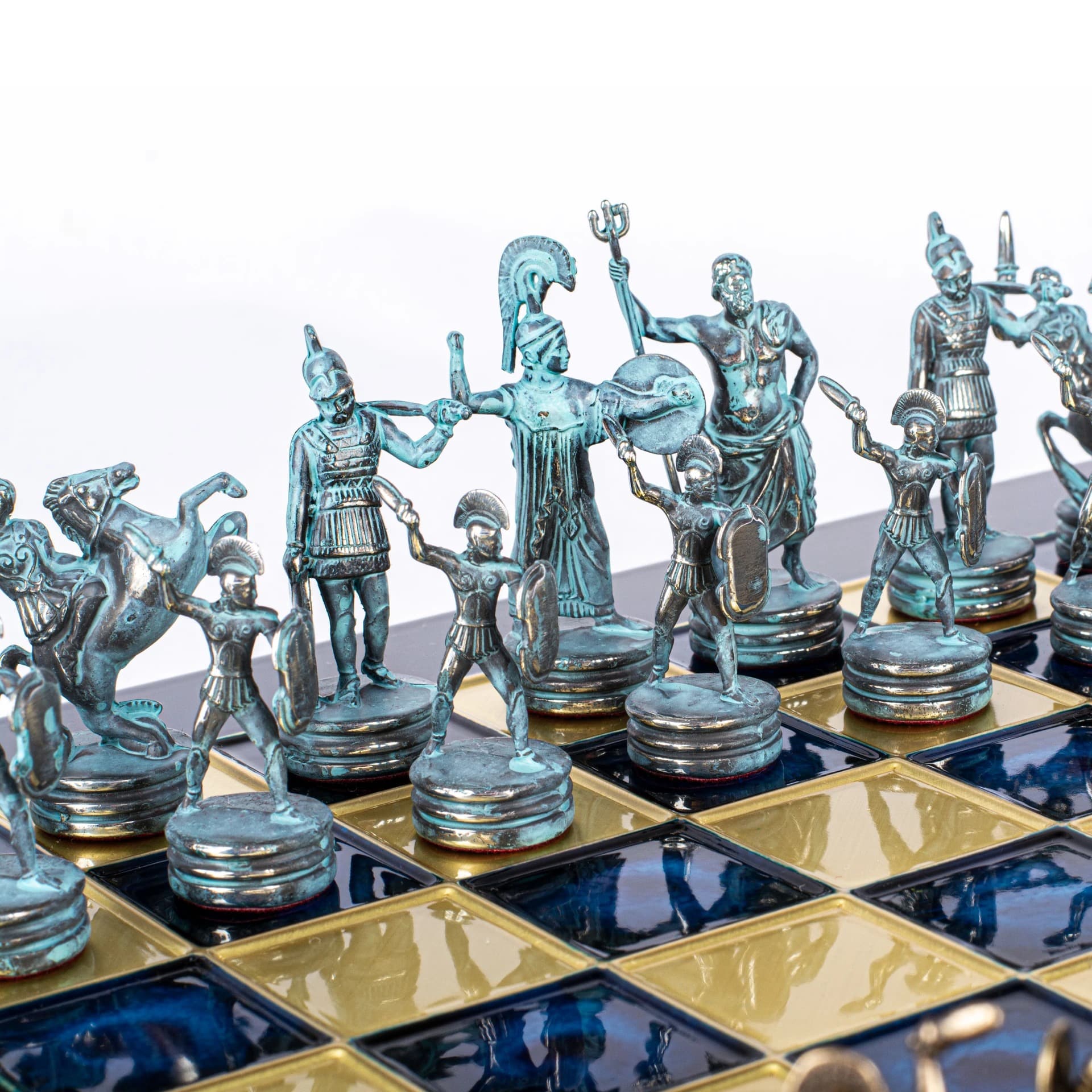 Schaakset Griekse Mythologie in Metaal – Bronzen en Blauwe Stukken met Metalen Schaakbord - Afbeelding 11
