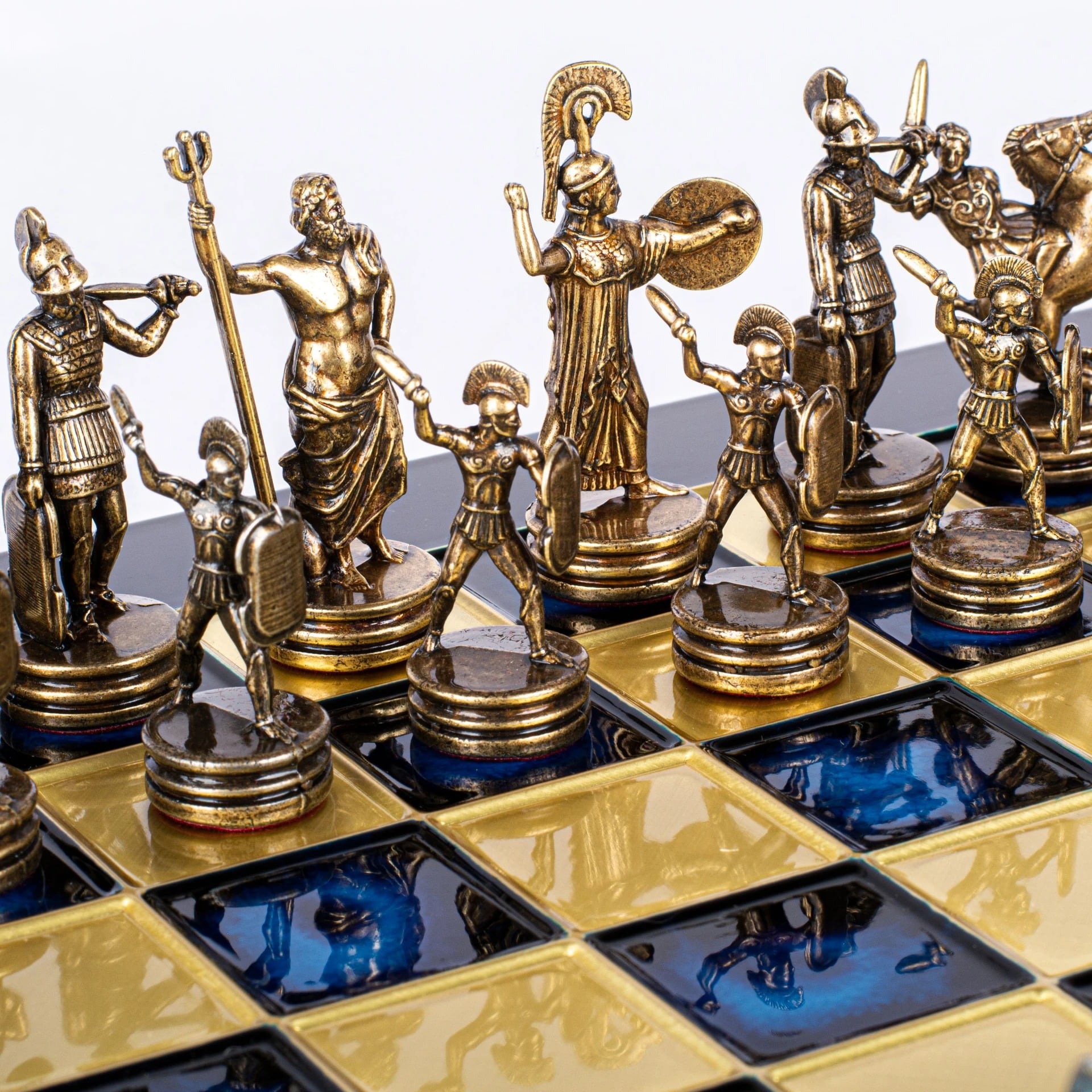 Schaakset Griekse Mythologie in Metaal – Bronzen en Blauwe Stukken met Metalen Schaakbord - Afbeelding 8
