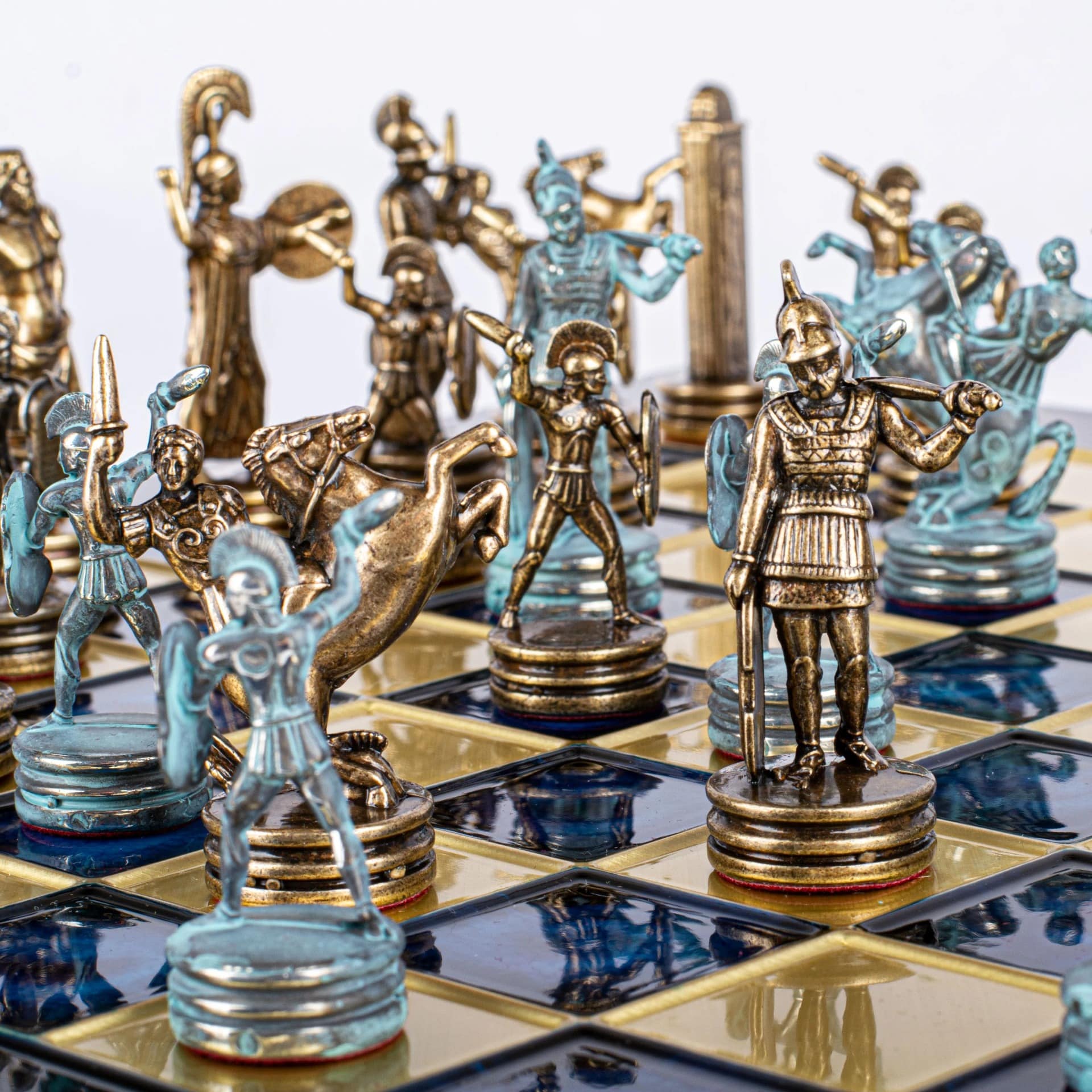 Schaakset Griekse Mythologie in Metaal – Bronzen en Blauwe Stukken met Metalen Schaakbord - Afbeelding 10