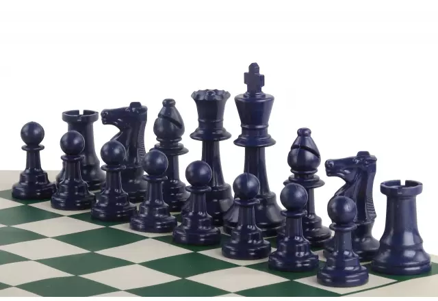 Jeu d’Echecs Multijoueurs pour Quatre – Design Interactif et Pièces Colorées Uniques