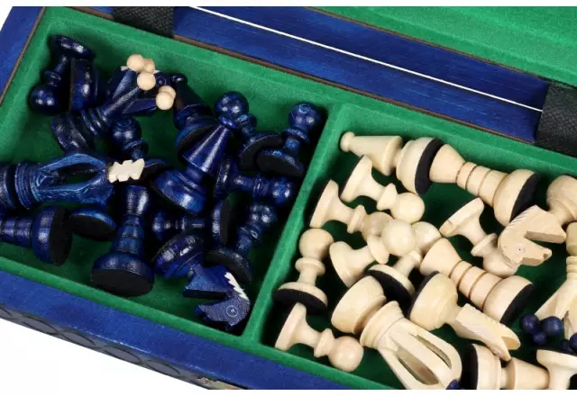 Petit Jeu d’Echecs en Bois Royal Bleu et Ivoire Pliant 30 x 30 cm