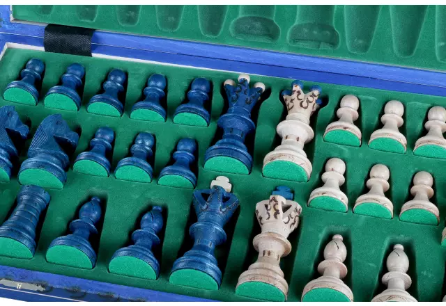 Grand Jeu d’Echecs en Bois Bleu et Ivoire – Grand Echiquier Pliant 55 x 55 cm