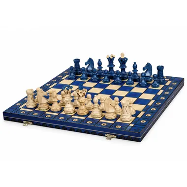 Schaakspel van blauw en ivoorkleurig hout op opengeklapt schaakbord