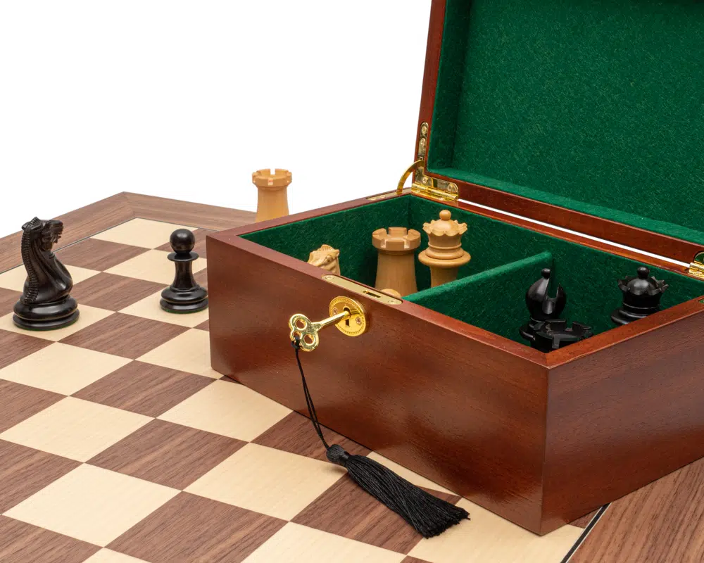 Jeu d’Échecs Staunton 1851 de Luxe en Ébène et Buis avec Échiquier de 60 cm et Coffret en Acajou – Roi 11 cm