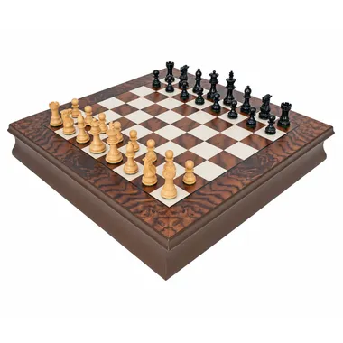 Schaakset Kingsclere van ebbenhout en notenhout, totaalbeeld op het schaakbord