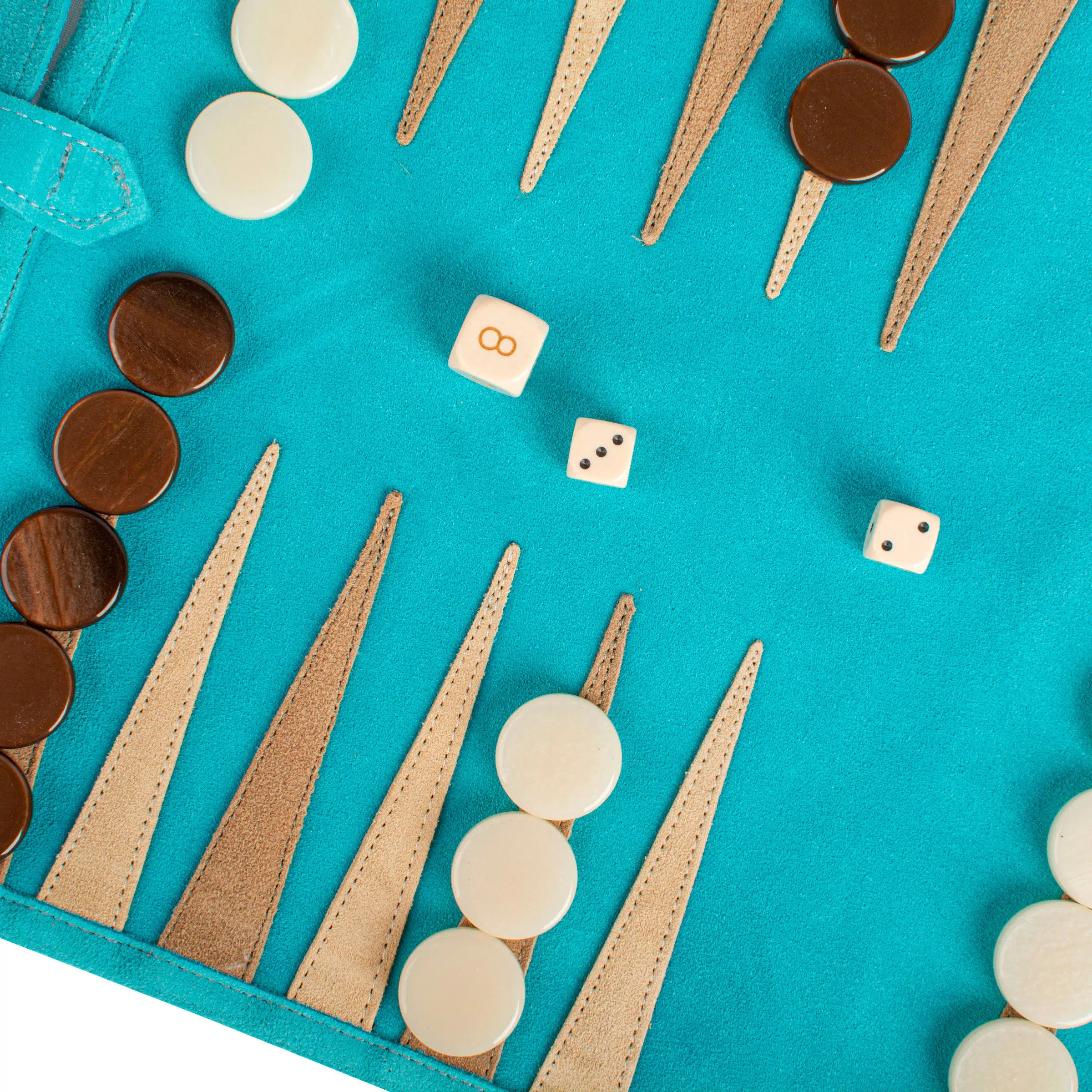 Backgammon en daim vert forêt en cours de jeu, avec dés et pions visibles