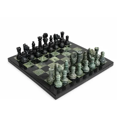 Schaakspel van zwart en groen marmer, totaalbeeld van het 23 x 23 cm bord