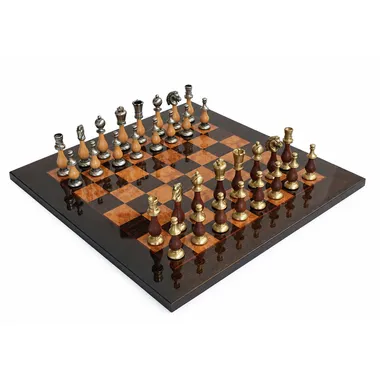 Compleet schaakspel in messing en hout op glanzend schaakbord in esdoorn en mazer 51cm