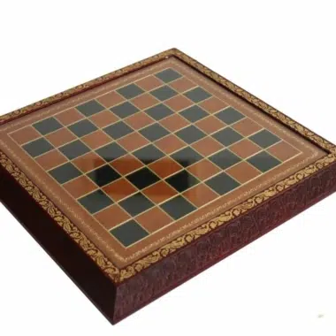 Vue d'ensemble du jeu d'échecs italien en cuir véritable marron et plateau en verre 30x30 cm